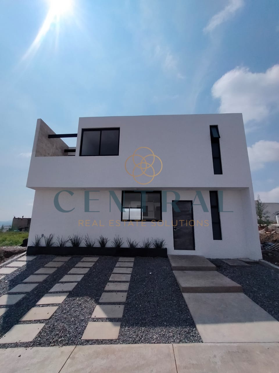 Casa en Renta en San Isidro Juriquilla $11,000 a unos minutos de Libramiento Norponiente y Parque Industrial Querétaro (Rentada)